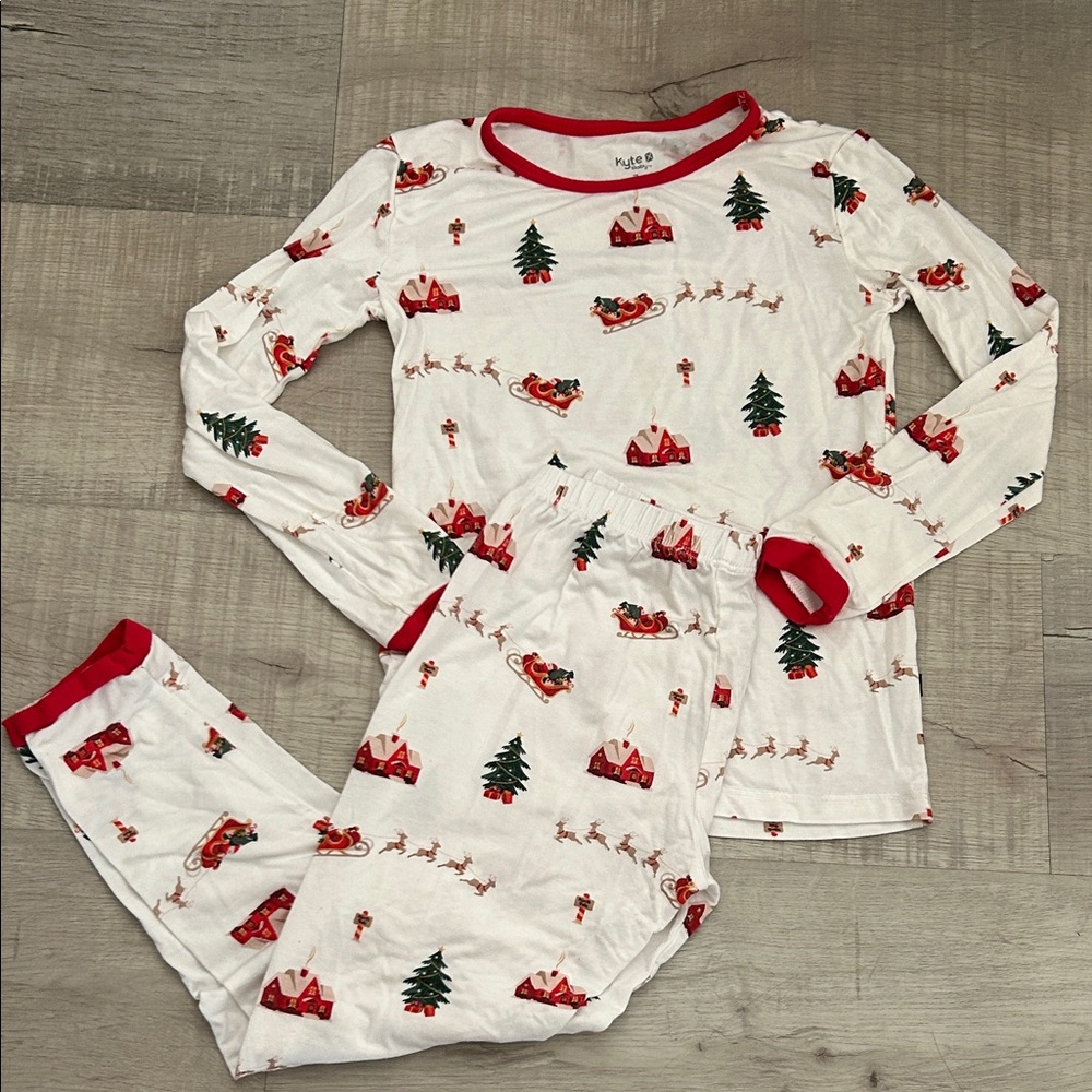 Kyte baby Santa sleigh 7T toddler pajamas